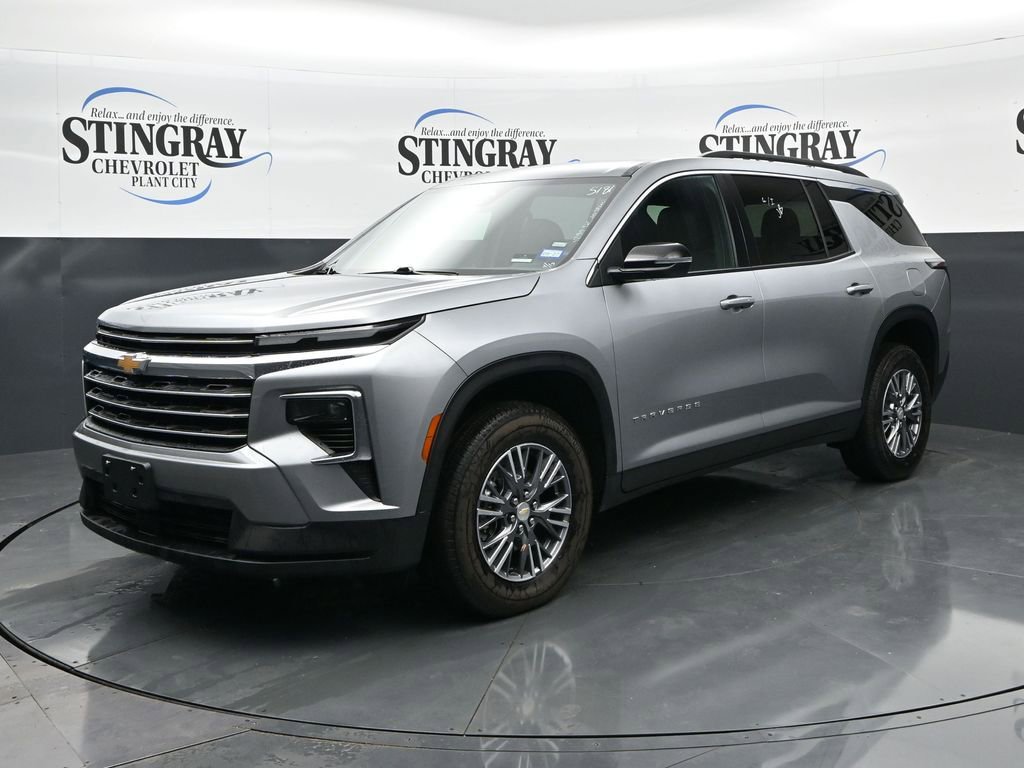Used 2026 Chevrolet Traverse LT FWD image 3