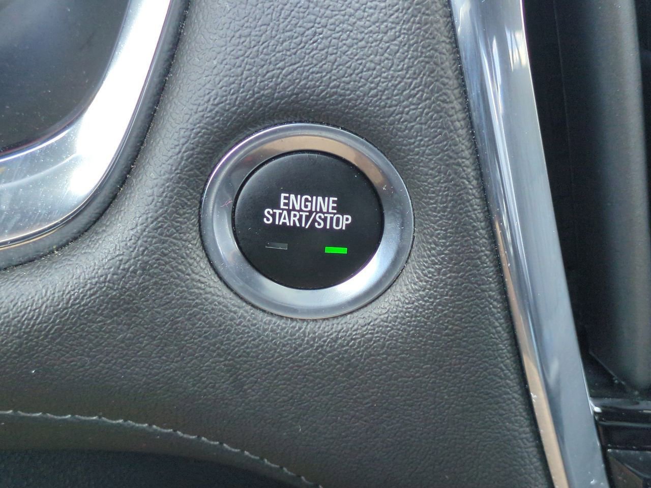 Used 2023 Chevrolet Traverse LT FWD image 16