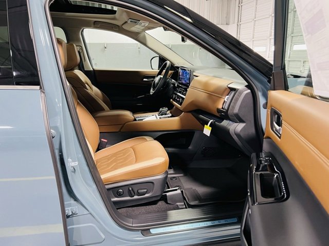 New 2026 Nissan Pathfinder Platinum image 38