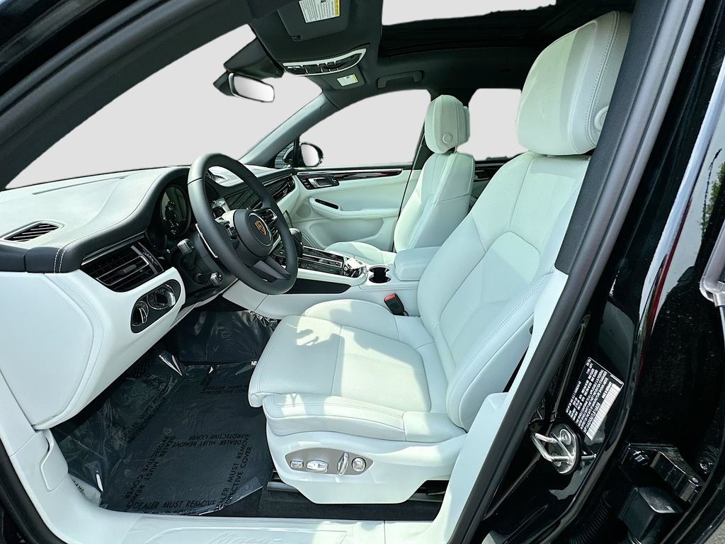 New 2026 Porsche Macan AWD/4WD image 5