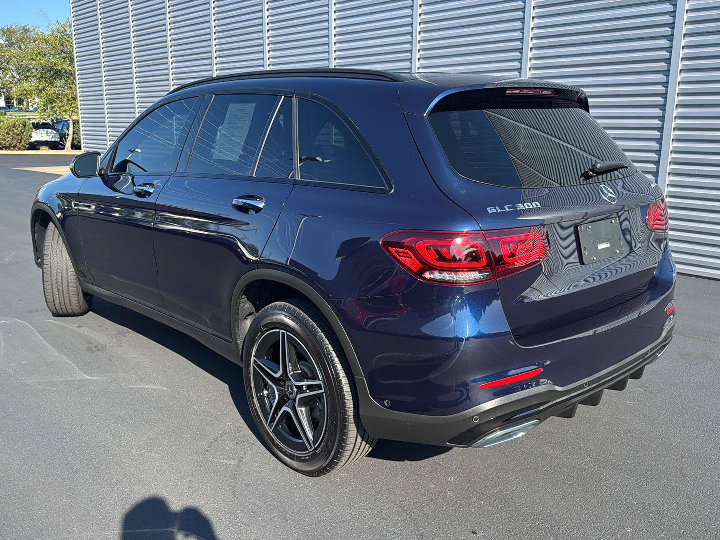Used 2022 Mercedes-Benz GLC 300 4MATIC image 3