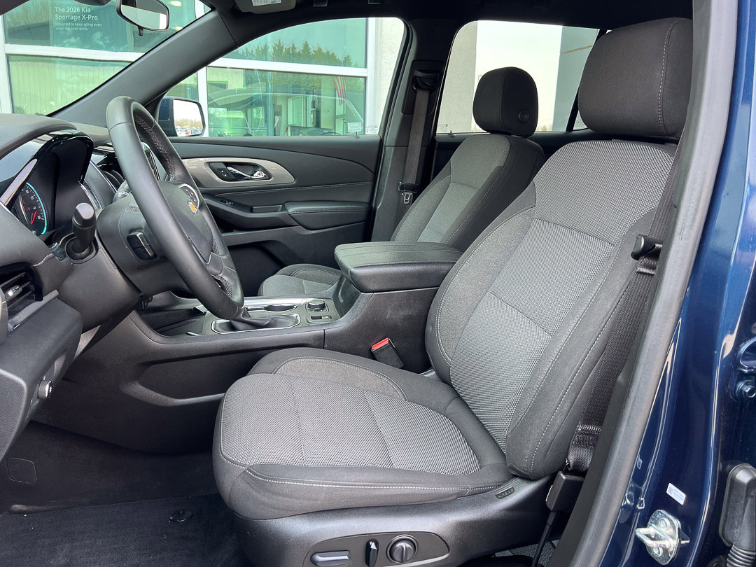 Used 2023 Chevrolet Traverse LT image 17