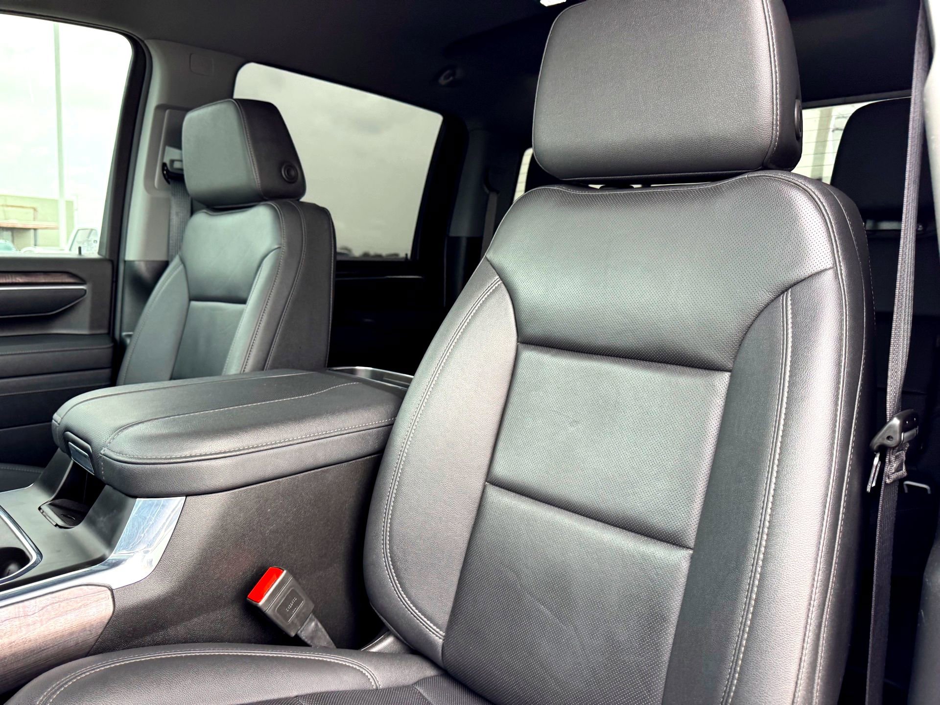 Used 2025 Chevrolet Silverado 2500 LTZ w/ LTZ Convenience Package image 13