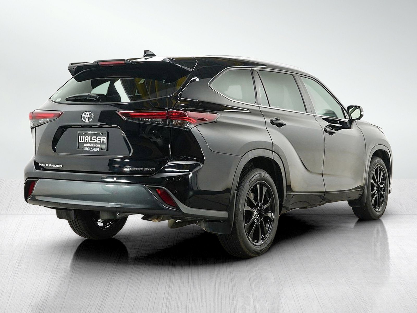 Used 2024 Toyota Highlander Limited AWD/4WD image 7