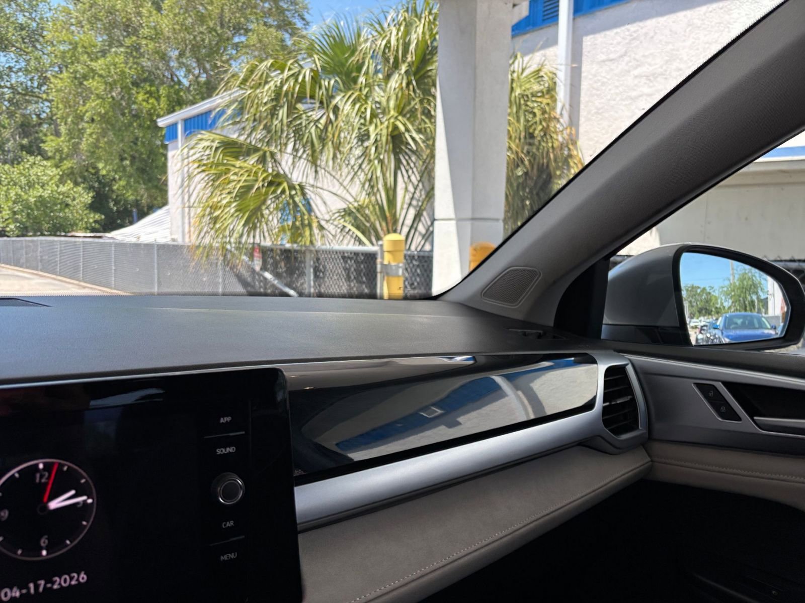 Used 2025 Volkswagen Taos SE AWD/4WD image 35