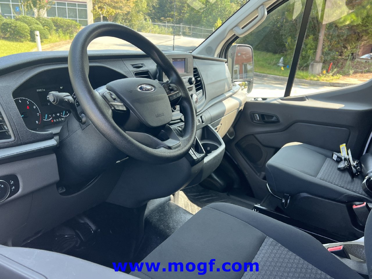 Used 2025 Ford Transit 250 Low Roof w/ Exterior Upgrade Package RWD image 5