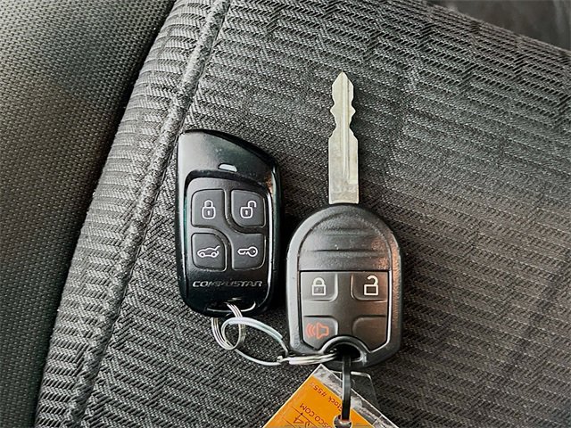 Used 2014 Ford Explorer XLT image 26