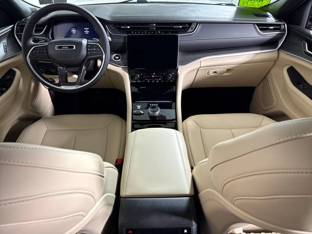 Used 2023 Jeep Grand Cherokee L Limited AWD/4WD image 24