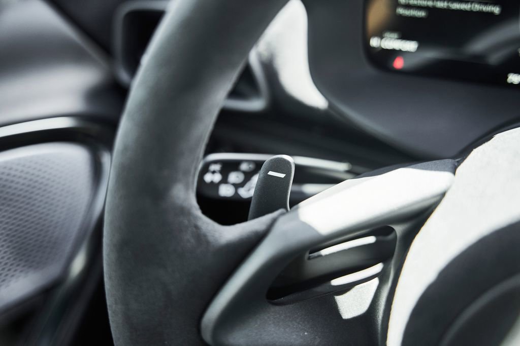 Used 2024 McLaren Artura RWD image 36