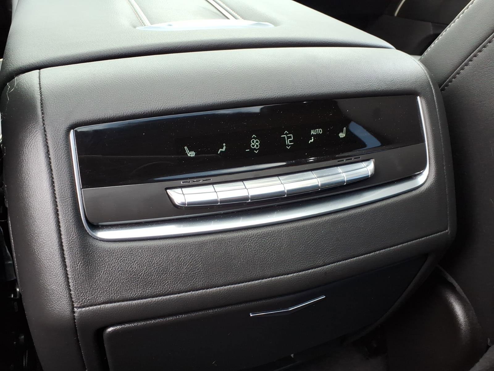 Used 2023 Cadillac Escalade Premium Luxury AWD/4WD image 15