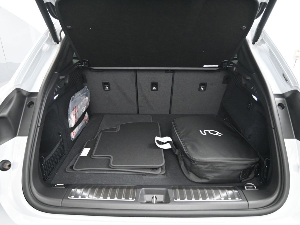 Certified 2025 Porsche Macan Electric image 25