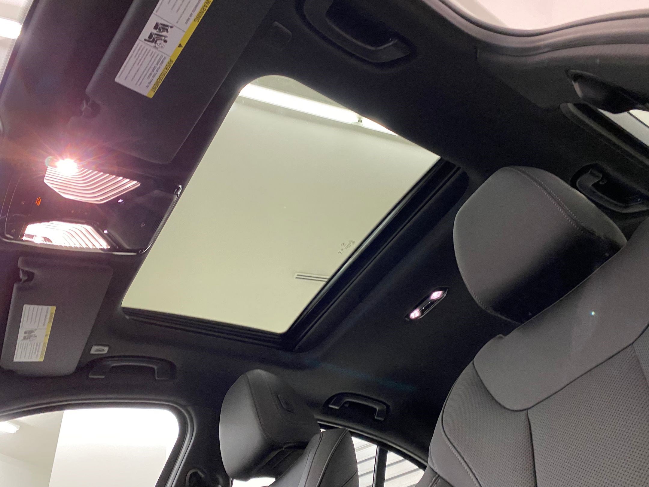 New 2025 BMW 330i xDrive Sedan w/ Convenience Package image 14