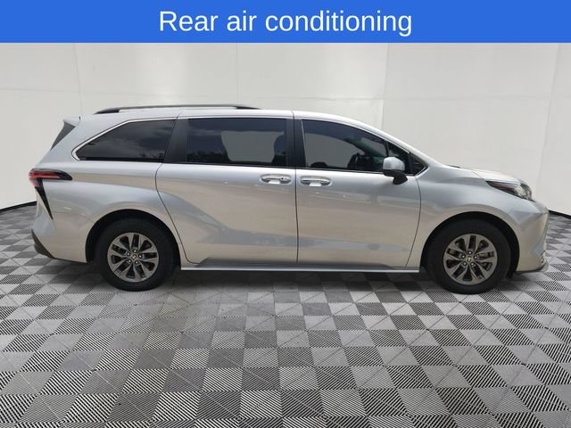 Used 2022 Toyota Sienna XLE FWD image 4