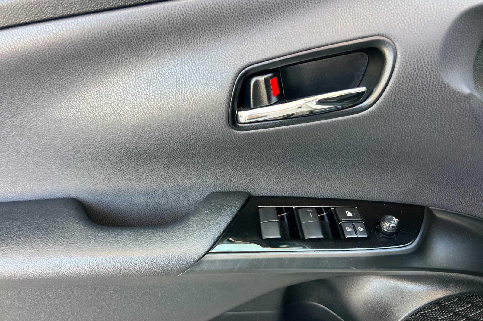 Certified 2022 Toyota Prius LE FWD image 11