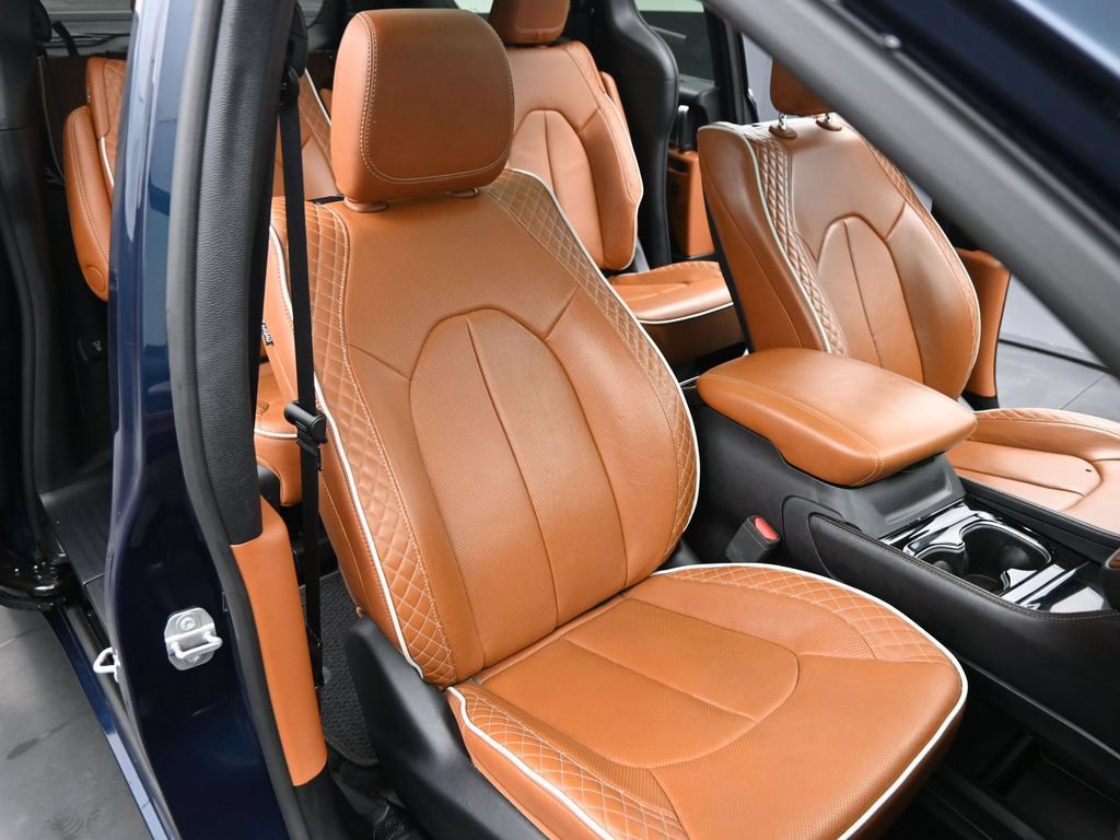 Used 2024 Chrysler Pacifica Pinnacle FWD image 19