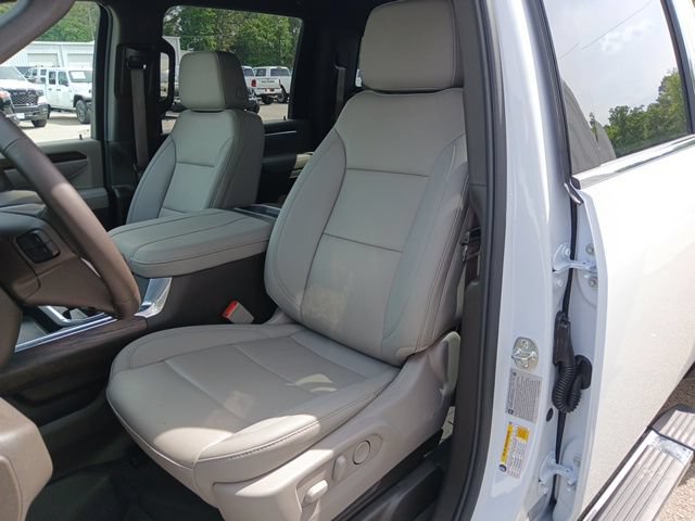 Used 2026 GMC Sierra 3500 SLT w/ SLT Premium Package AWD/4WD image 42