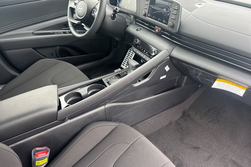 New 2026 Hyundai Elantra SEL Sport Premium FWD image 16