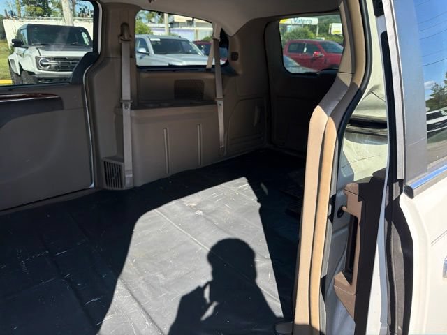Used 2011 Chrysler Town & Country Limited FWD image 46