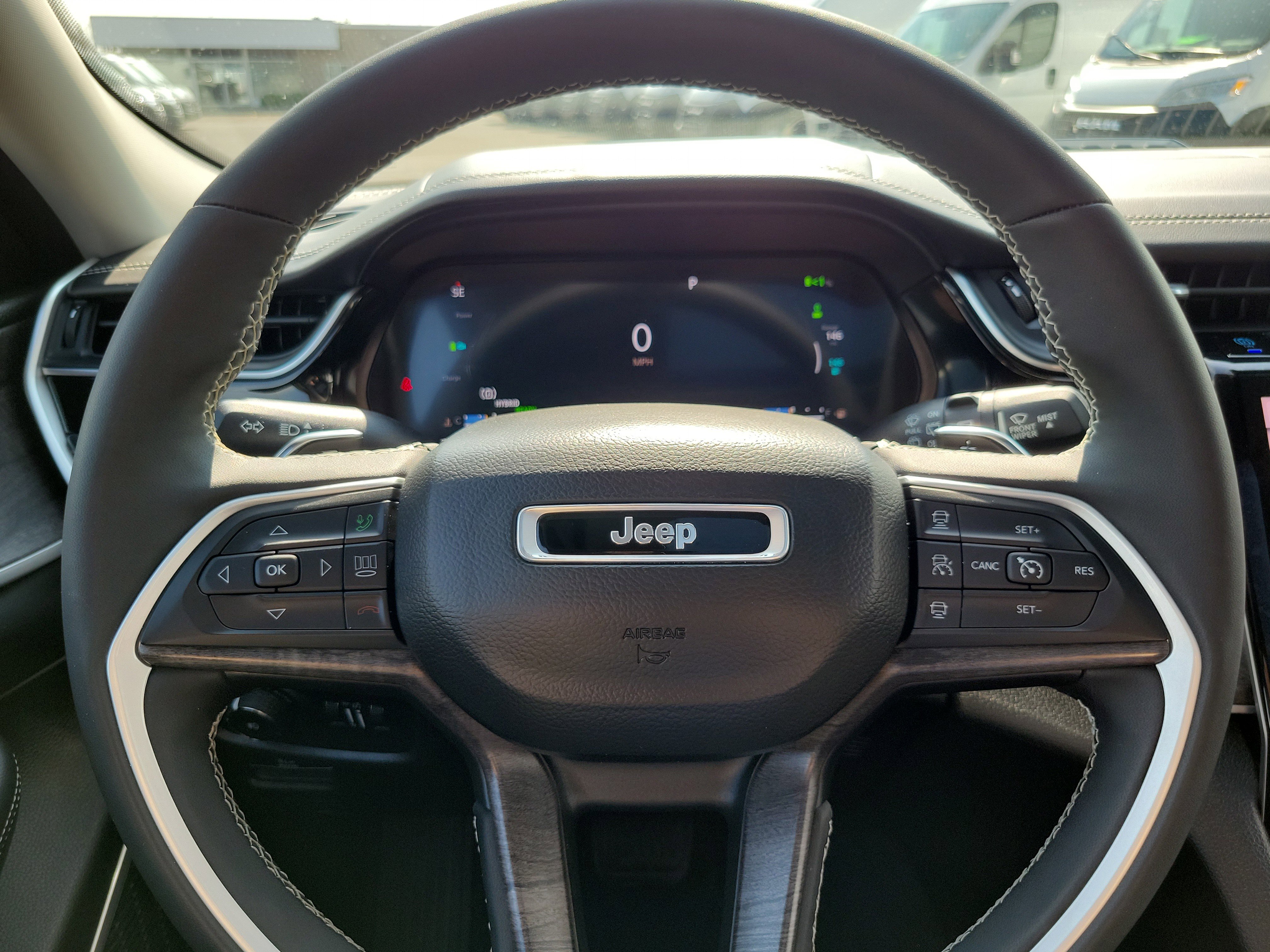 Used 2022 Jeep Grand Cherokee Limited 4xe image 11