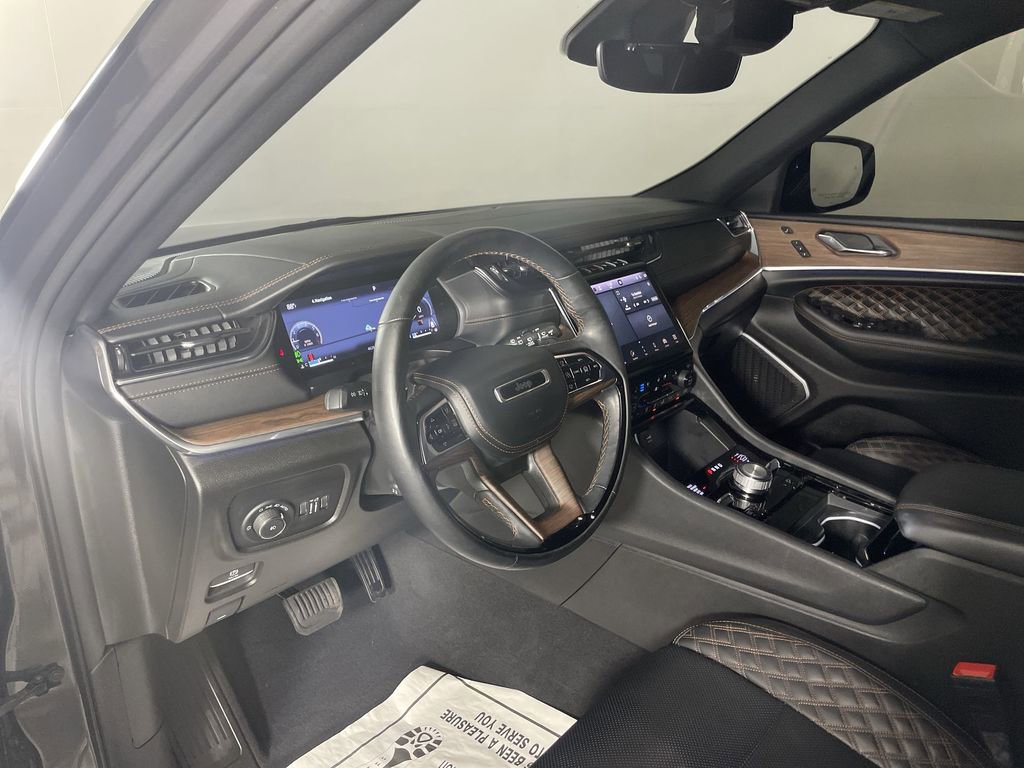 Used 2024 Jeep Grand Cherokee L Summit w/ High Altitude Package image 10