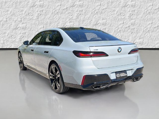 Used 2024 BMW 760i xDrive w/ Premium Package 2 AWD/4WD image 5