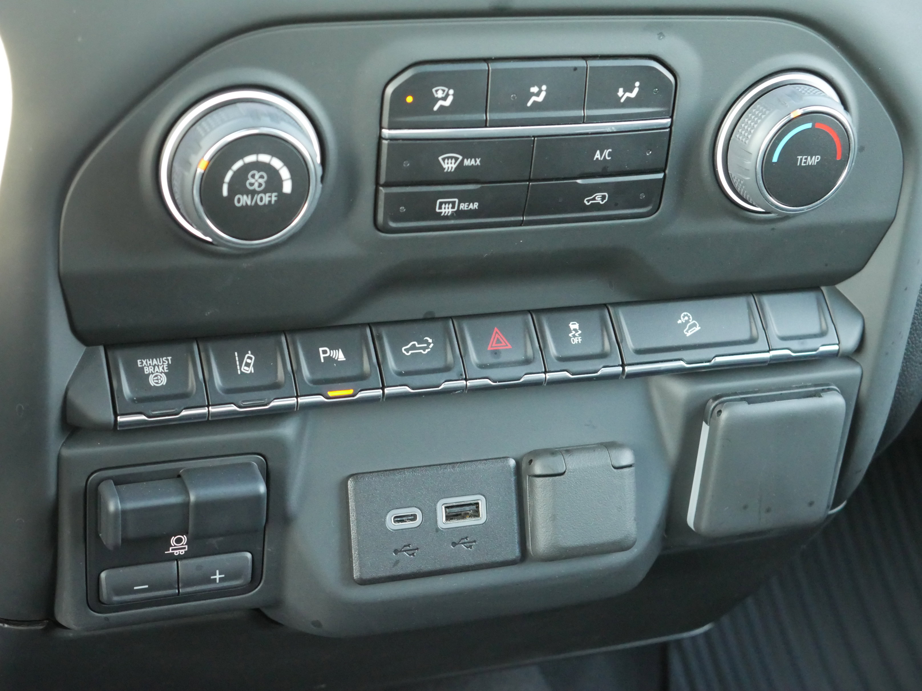 Used 2024 Chevrolet Silverado 2500 Custom w/ Custom Value Package image 13