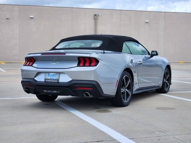 Used 2025 Ford Mustang Premium RWD image 5
