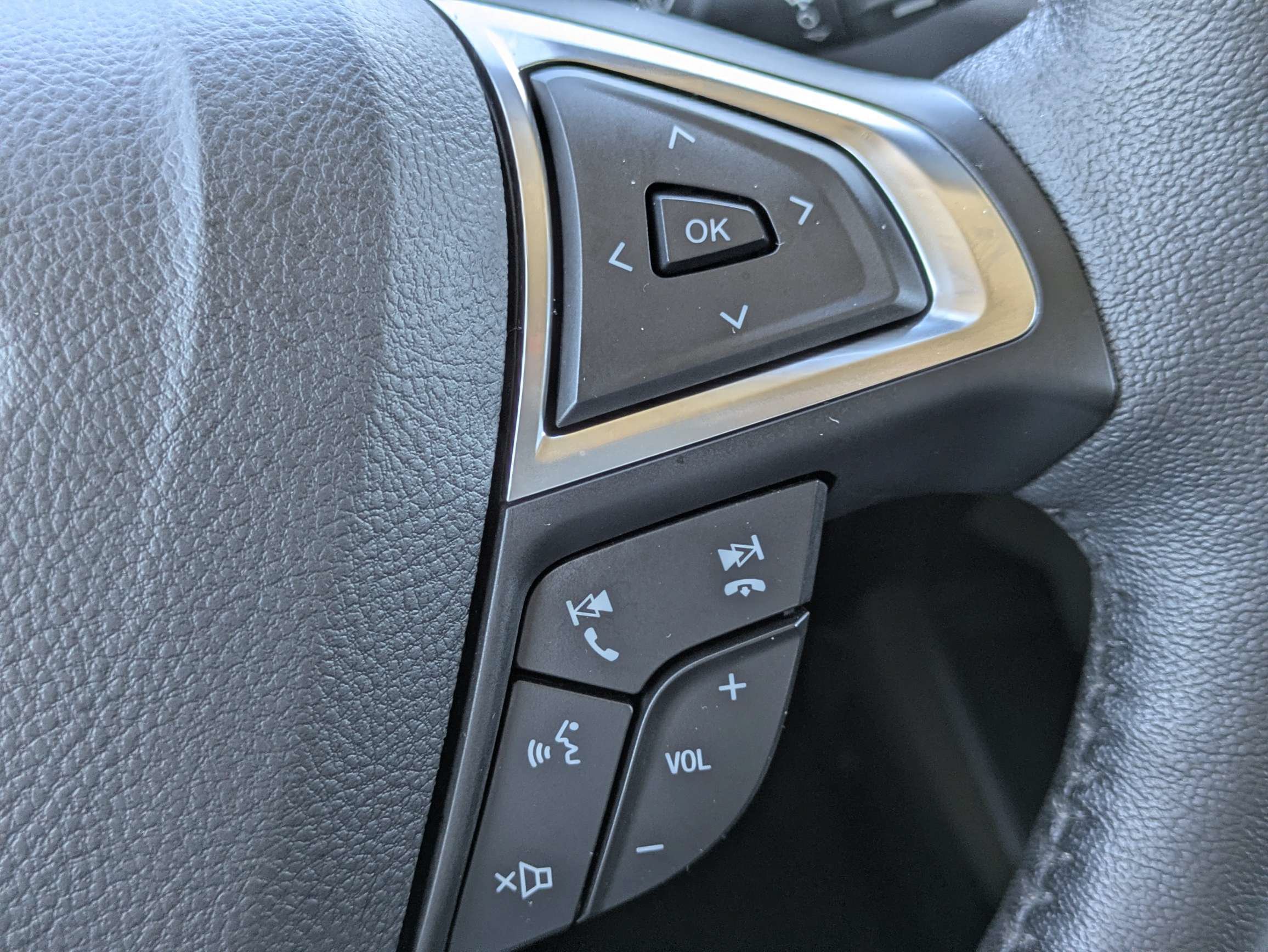 Used 2022 Ford Edge Titanium AWD/4WD image 32