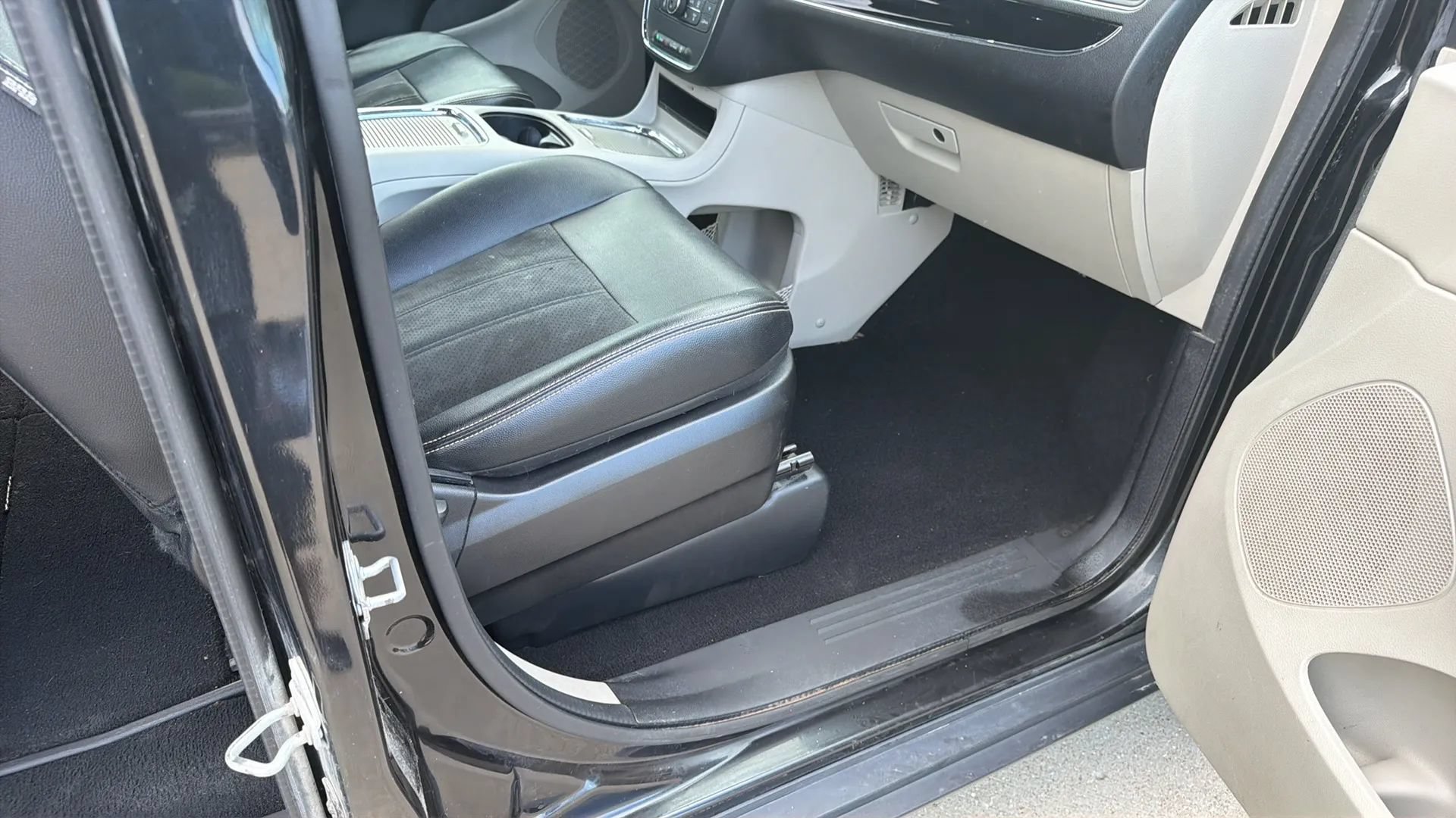 Used 2019 Dodge Grand Caravan SXT w/ Driver Convenience Group FWD image 75