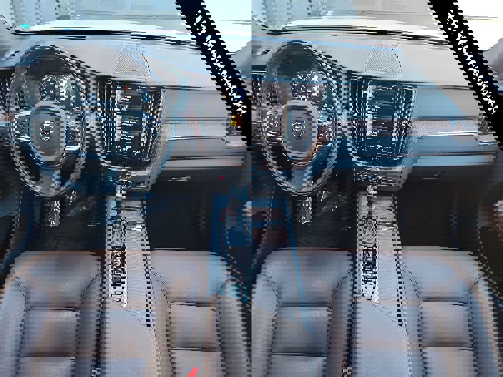 Used 2021 Volvo XC60 T5 Momentum w/ Advanced Package image 14