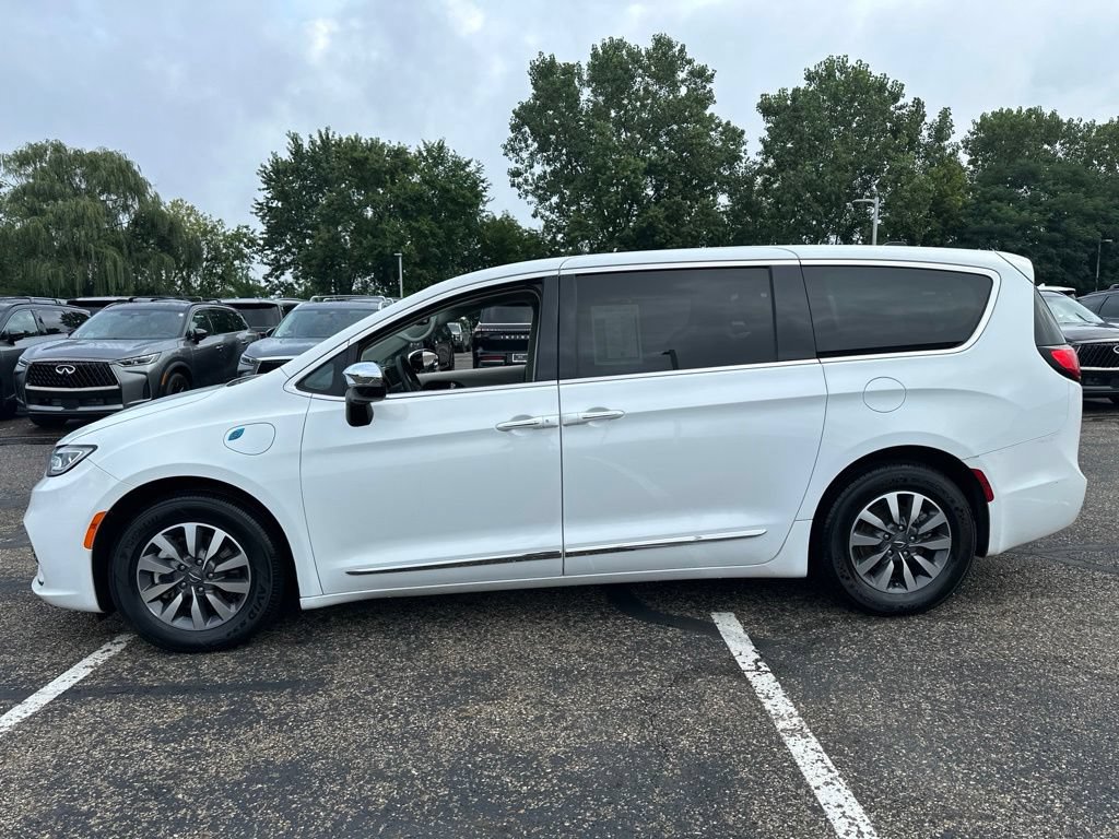 Used 2023 Chrysler Pacifica Limited FWD image 10
