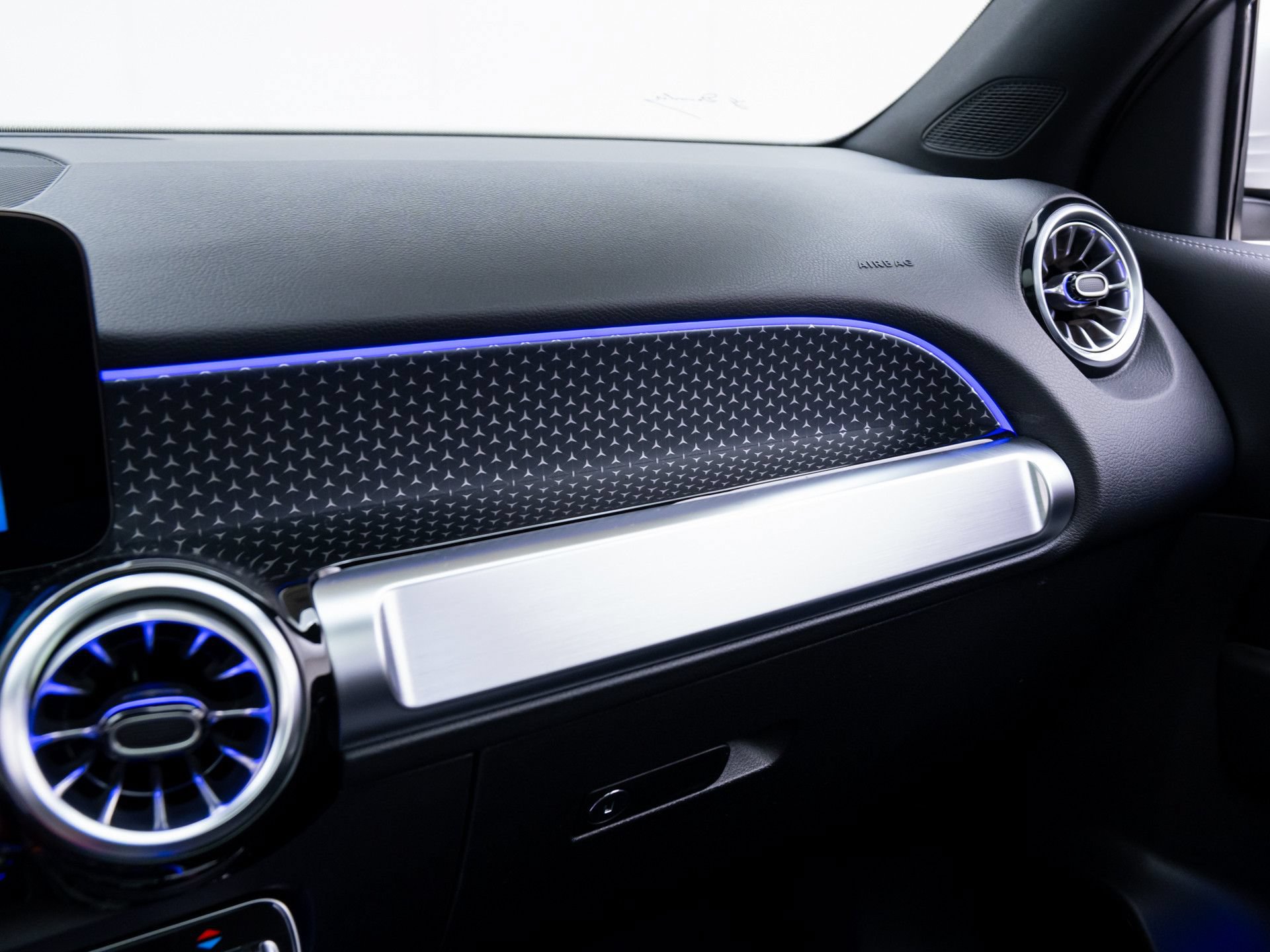 New 2026 Mercedes-Benz GLB 250 4MATIC image 27