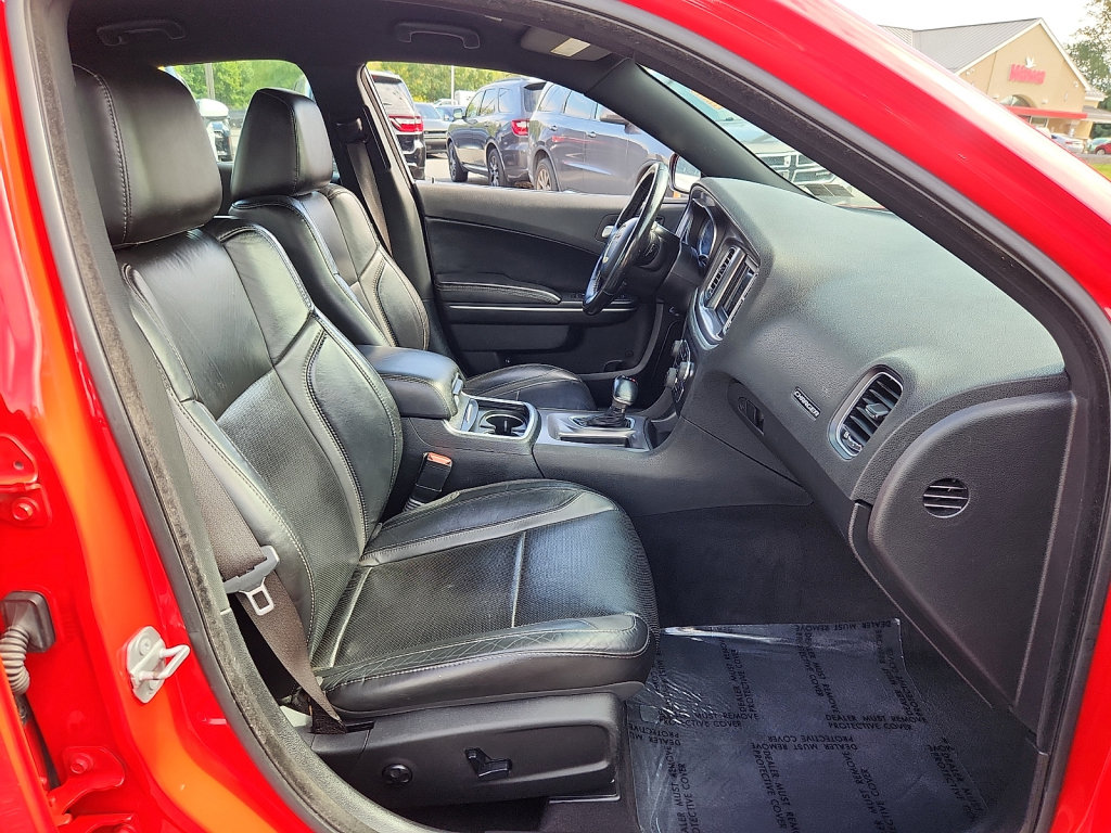 Used 2019 Dodge Charger SXT w/ Leather Interior Group RWD image 12