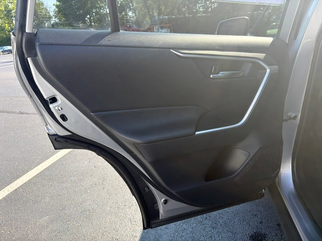 Used 2019 Toyota RAV4 XLE Premium w/ Cold Weather Package AWD/4WD image 20