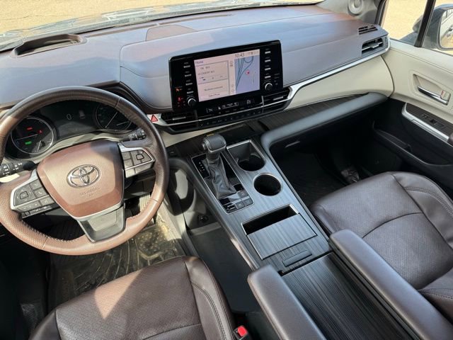 Used 2021 Toyota Sienna Platinum image 10