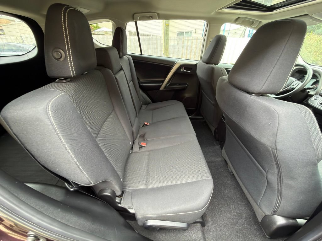 Used 2018 Toyota RAV4 XLE AWD/4WD image 21