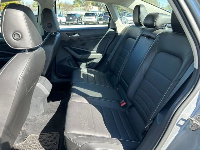Used 2022 Volkswagen Jetta SE image 19