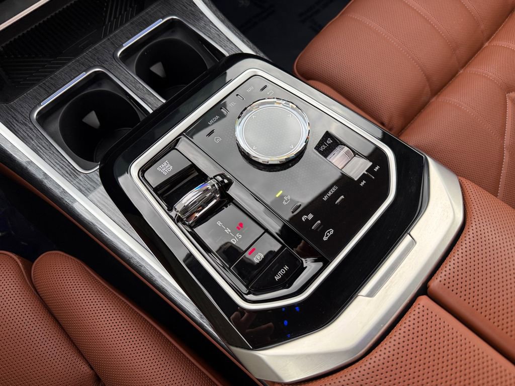 Certified 2026 BMW 750e xDrive AWD/4WD image 26