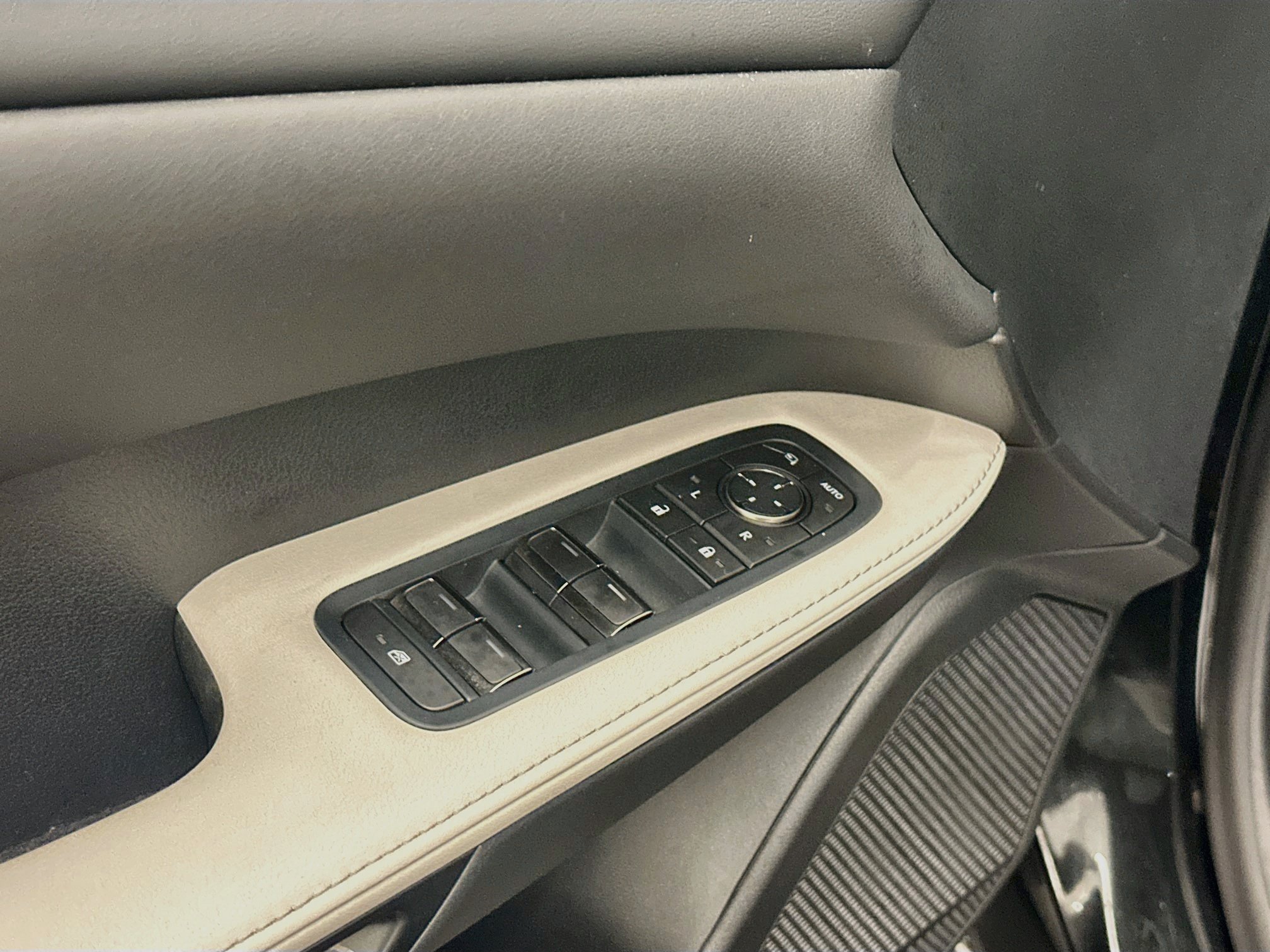 Used 2024 Lexus RX 350 Premium w/ Kick Sensor & Tow Package AWD/4WD image 15