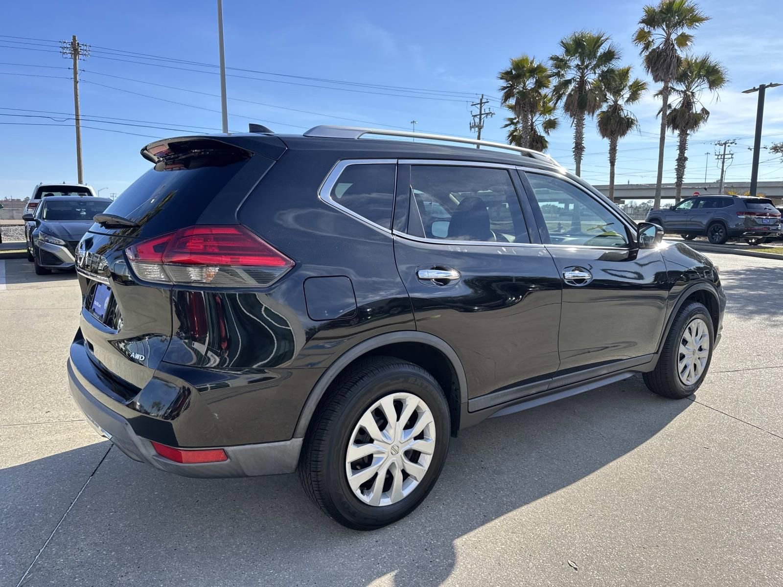 Used 2017 Nissan Rogue S w/ S Appearance Package image 5