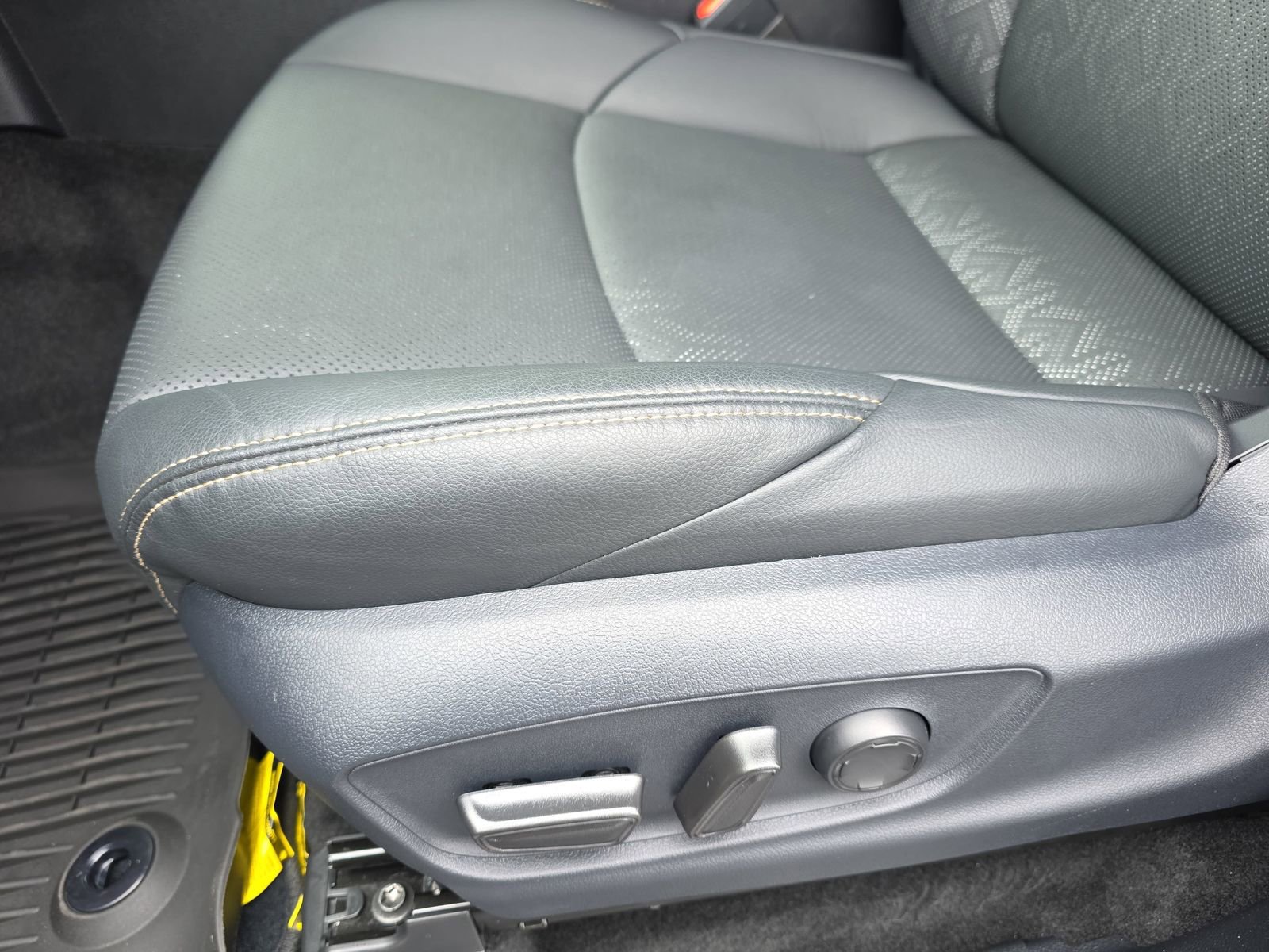 Used 2025 Toyota Tacoma Limited AWD/4WD image 28