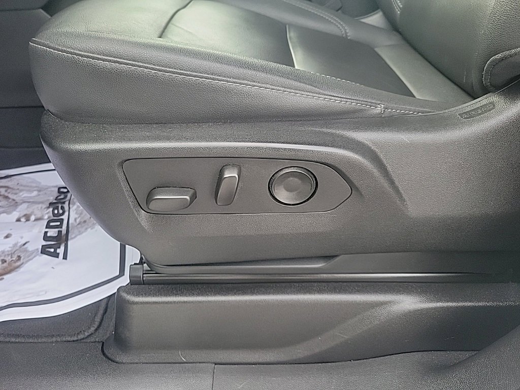 Used 2024 Chevrolet Suburban Z71 w/ Luxury Package image 25