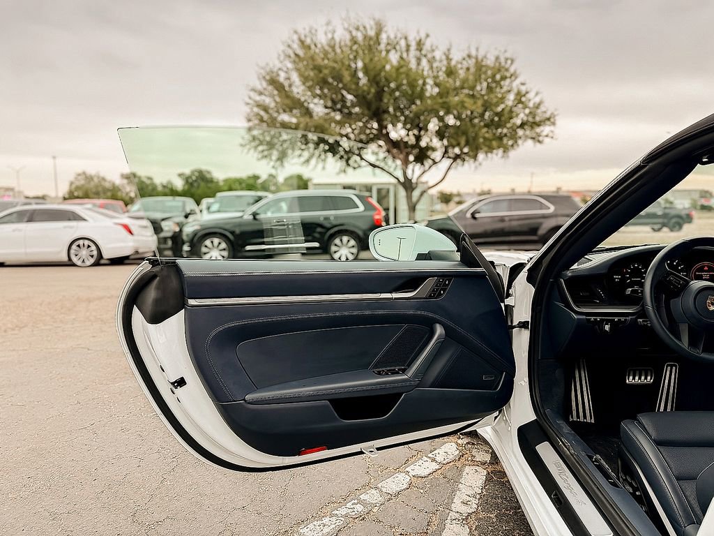 Used 2024 Porsche 911 Targa 4 w/ Premium Package image 16