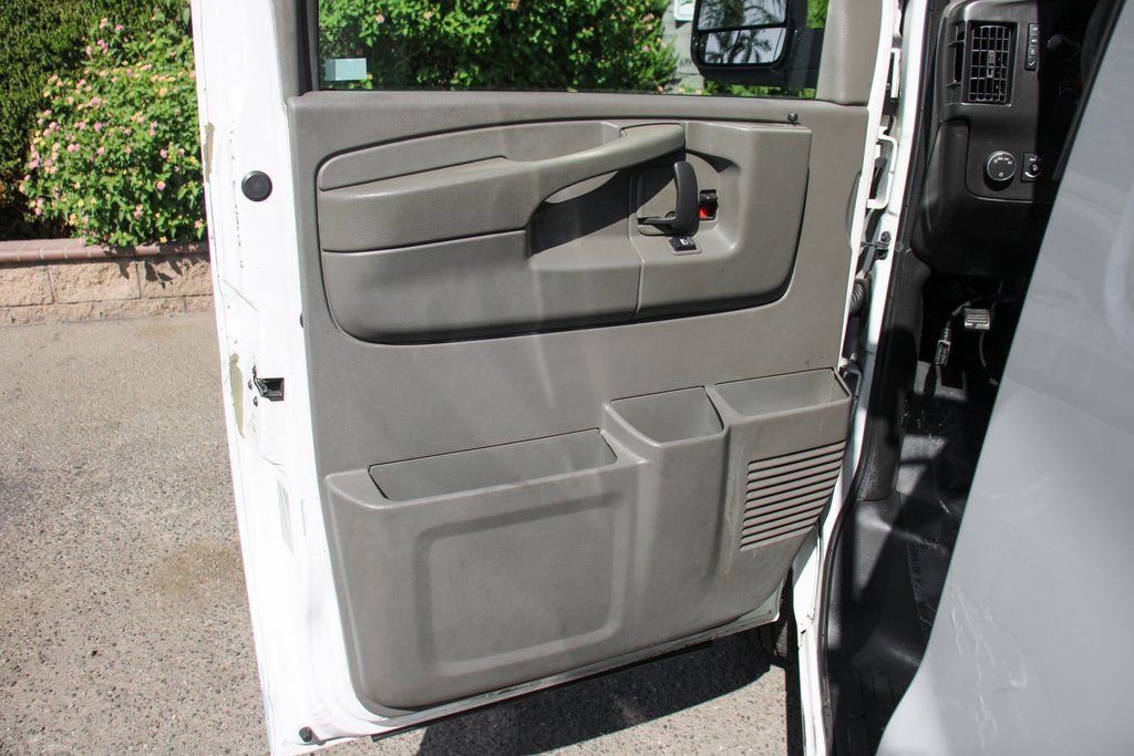 Used 2014 Chevrolet Express 2500 image 17