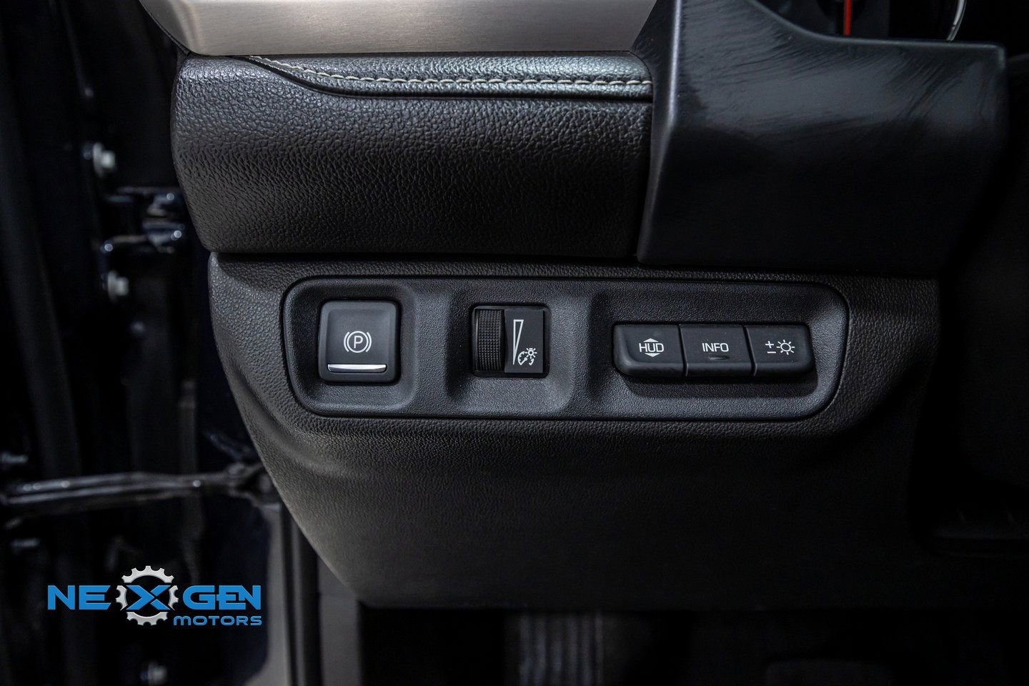 Used 2021 GMC Acadia Denali w/ Denali Ultimate Package image 13