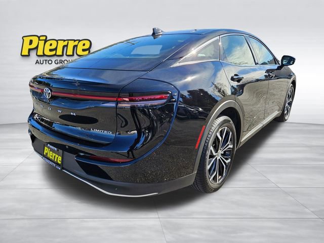 Used 2023 Toyota Crown Limited image 5