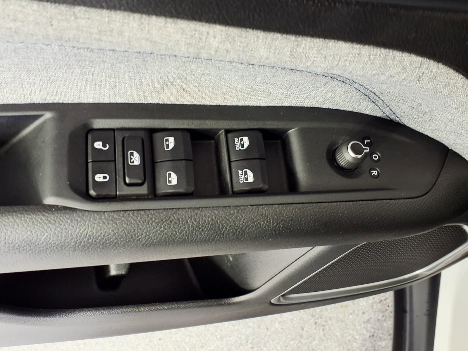 Used 2023 Jeep Compass Sport image 14