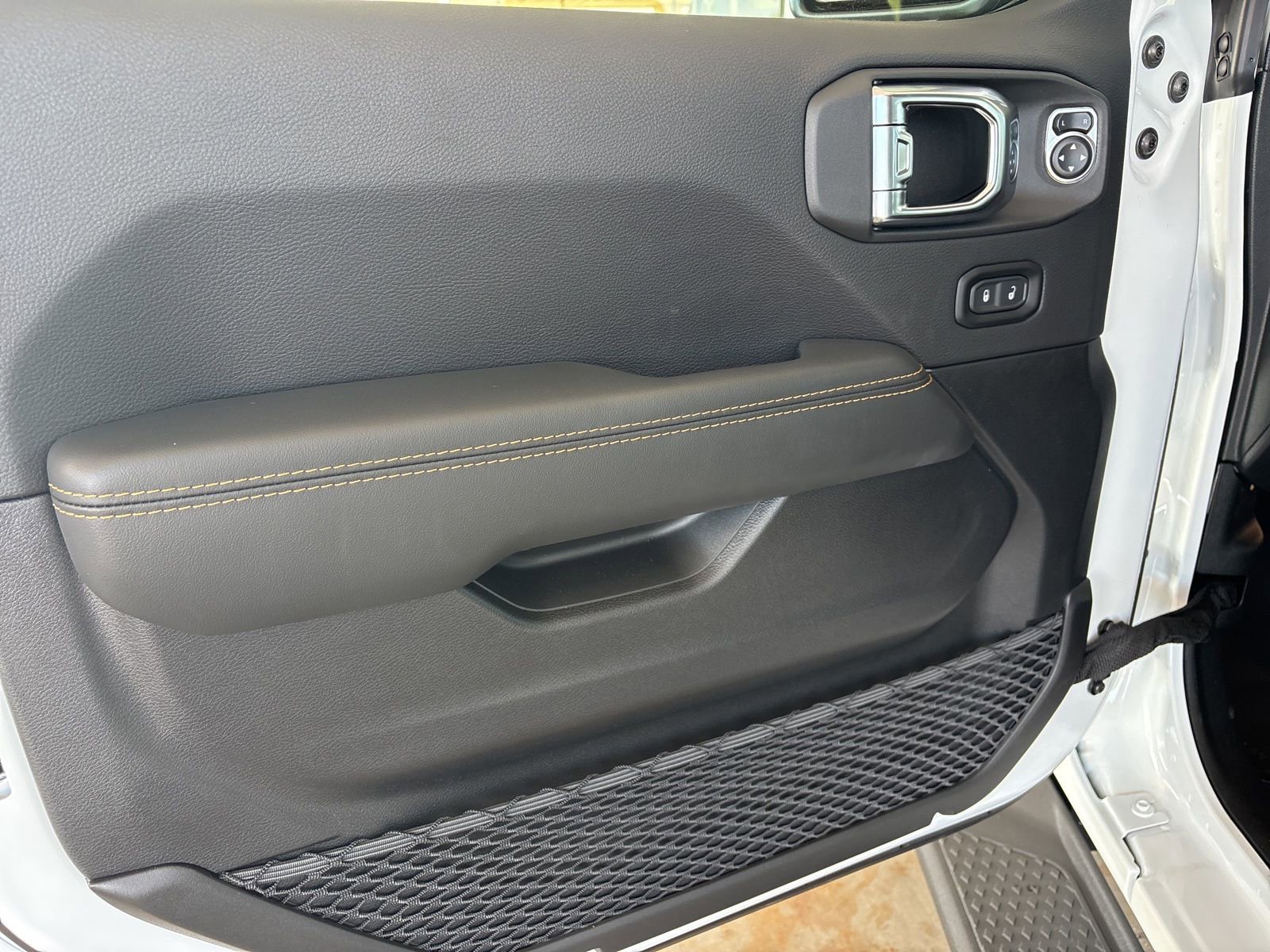 New 2025 Jeep Gladiator Sport image 9