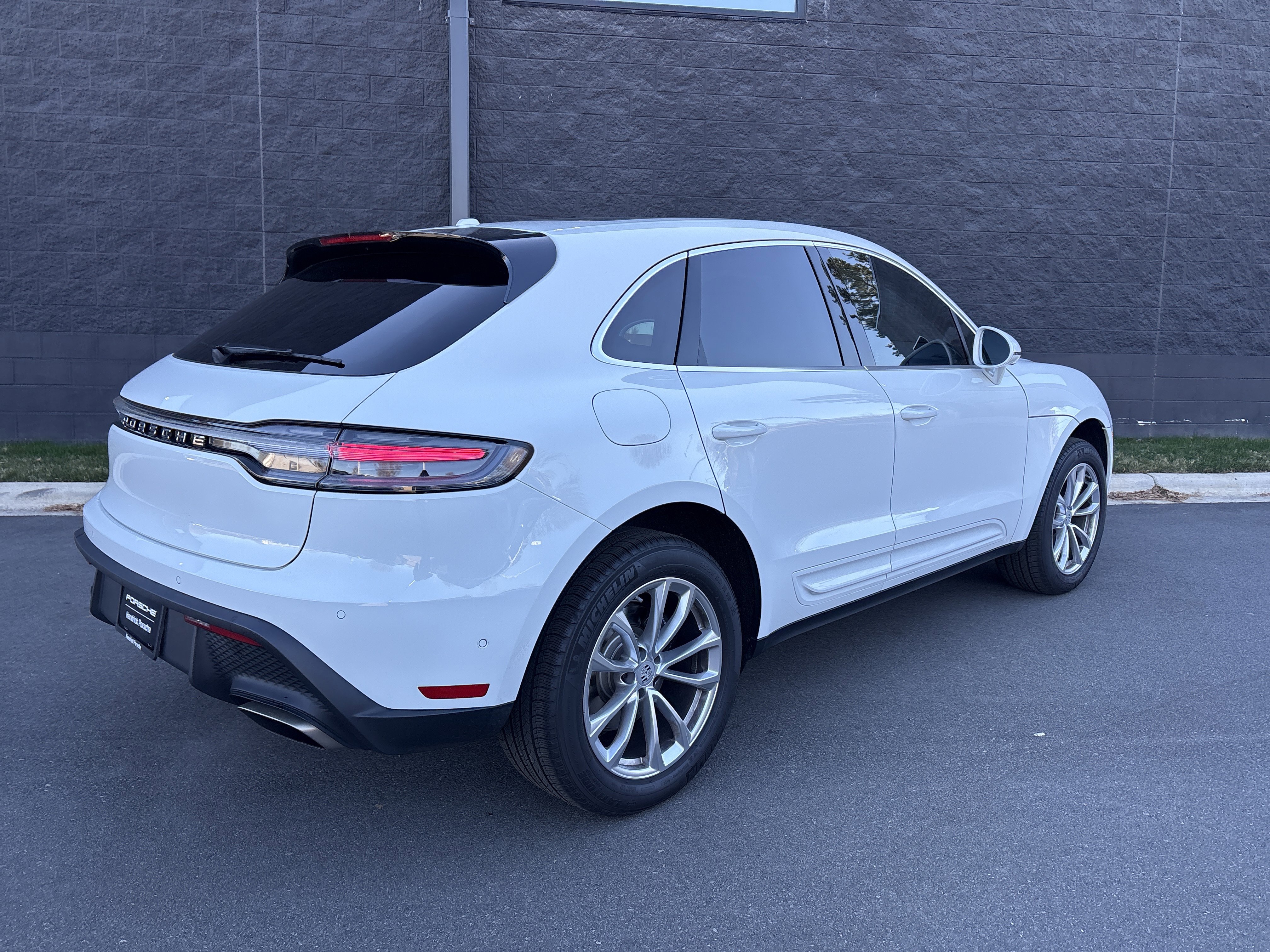 Certified 2025 Porsche Macan image 7