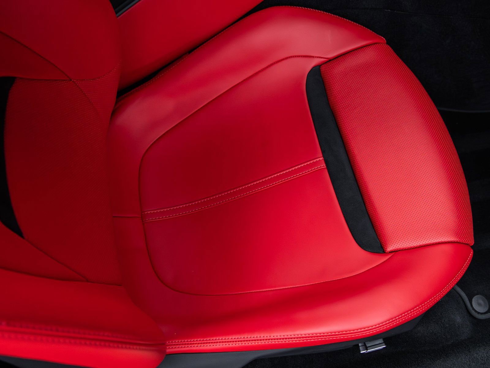 Used 2024 Ferrari Roma Spider image 43